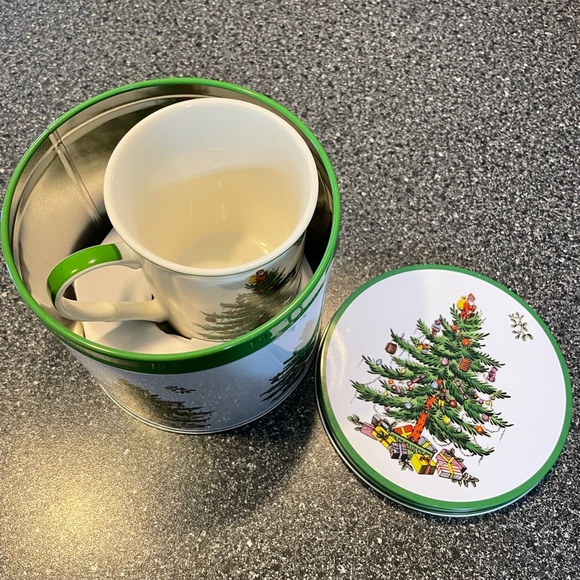 Spode Christmas Tree Mug in a Tin - Picture 2 of 8